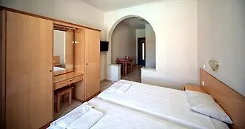 Hotel Maria's Beach 3*