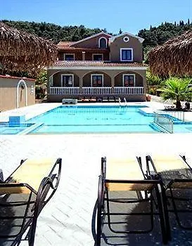 Maria's Beach מלון